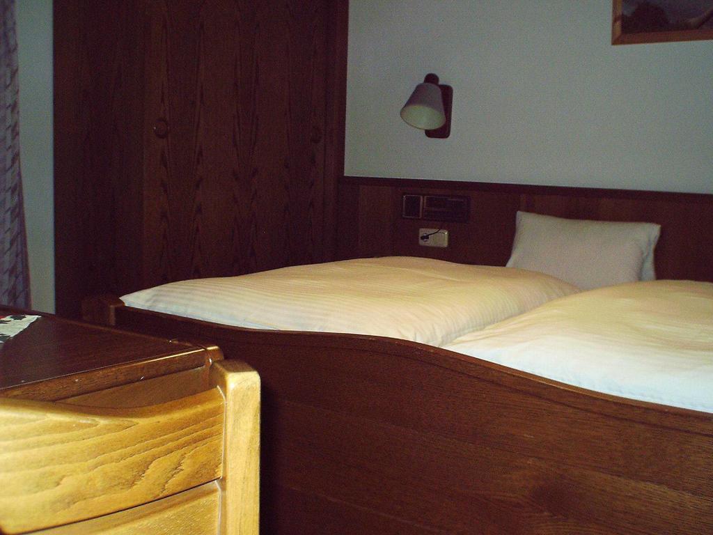 Gasthof Zur Einkehr Sankt Leonhard im Pitztal Room photo